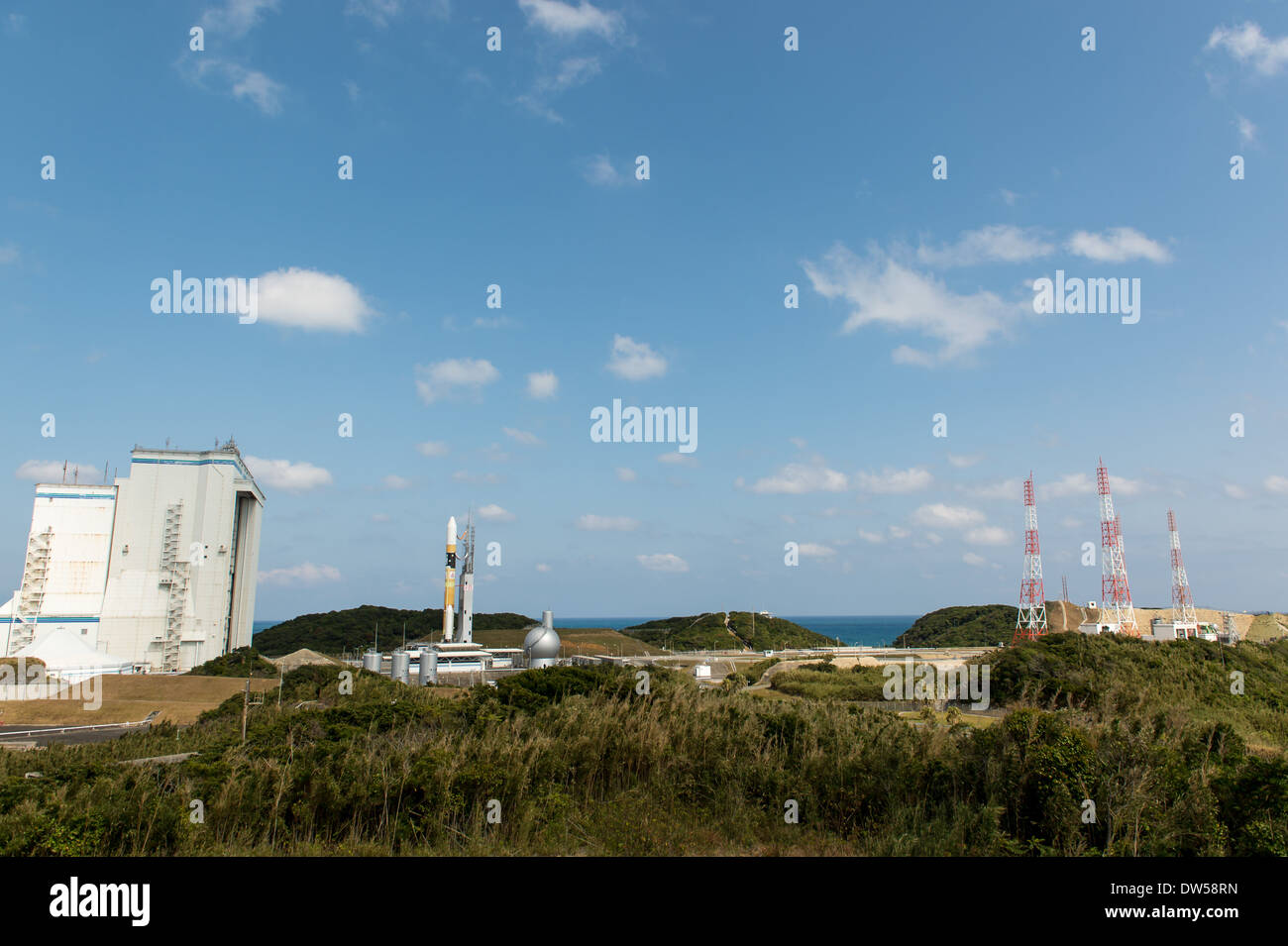 La mission GPM, lancée sur une fusée H-IIA, mesure les précipitations mondiales, soutenant les prévisions météorologiques, la surveillance du climat, la recherche atmosphérique, et la collecte de données pour des études scientifiques. Banque D'Images
