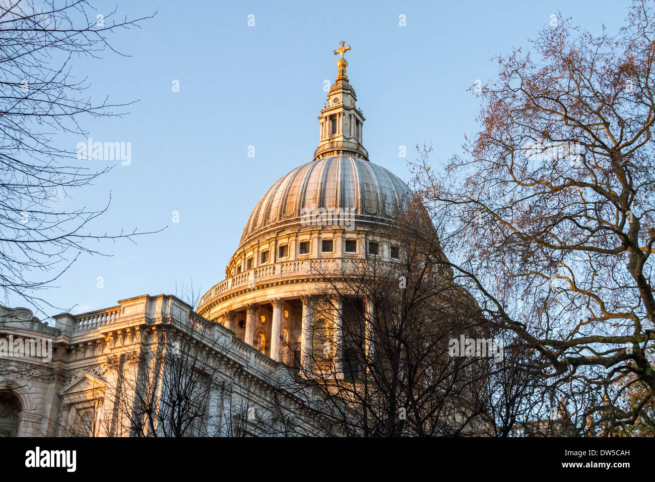 La Cathédrale St Paul vu dans la lumière du matin. London, UK Banque D'Images