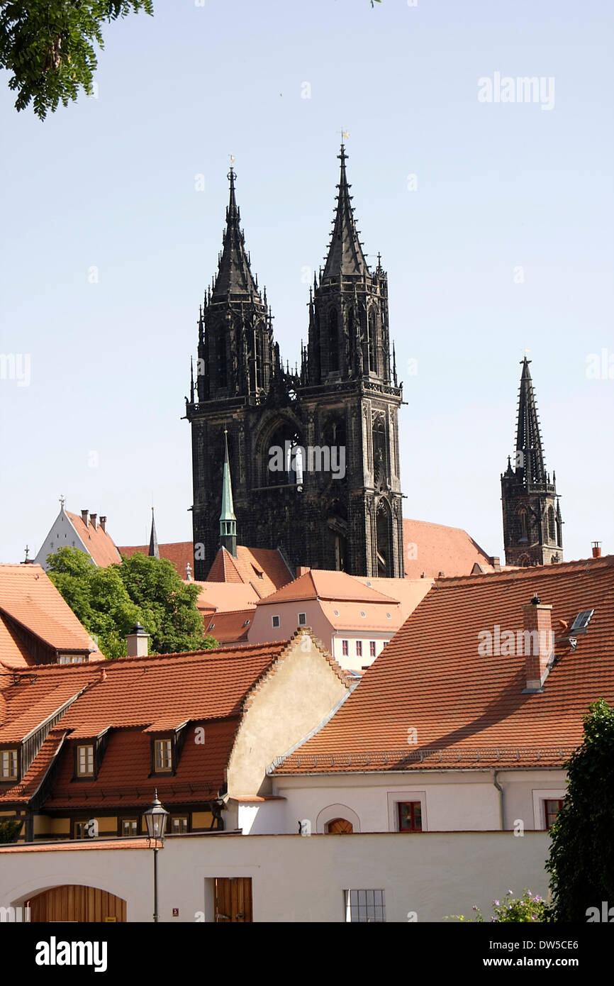 La cathédrale, avec le Château Albrecht, créer un ensemble de Castle Hill, qui s'élève au-dessus de la vieille ville de Meissen. L'église est une cathédrale gothique allemand. Photo : Klaus Nowottnick Date : 3 août 2013 Banque D'Images