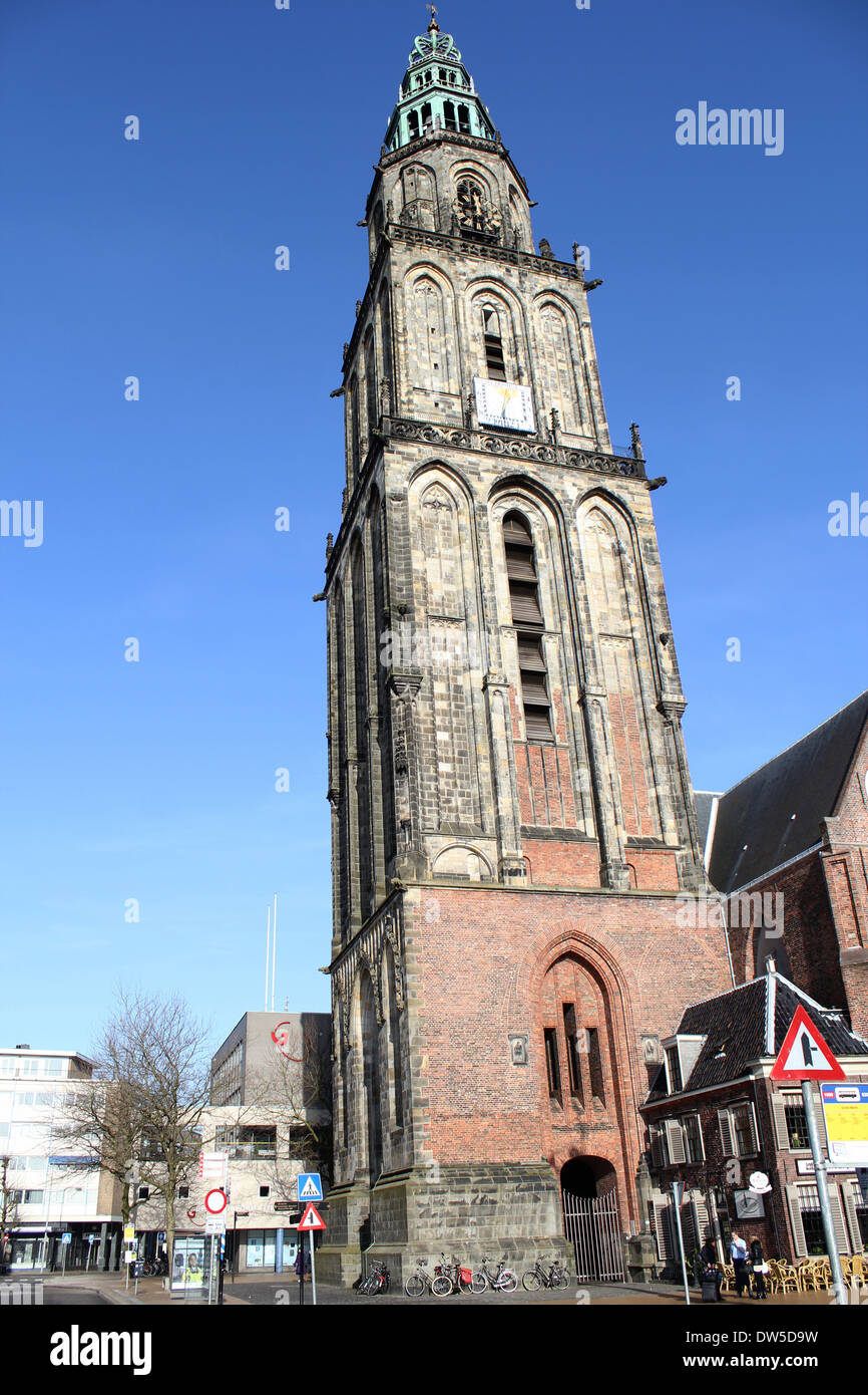 Tour Martini (Martinitoren) dans la région de Groningen, Pays-Bas, célèbre monument de la ville et le surnom d'Olle Grieze (vieux gris) Banque D'Images