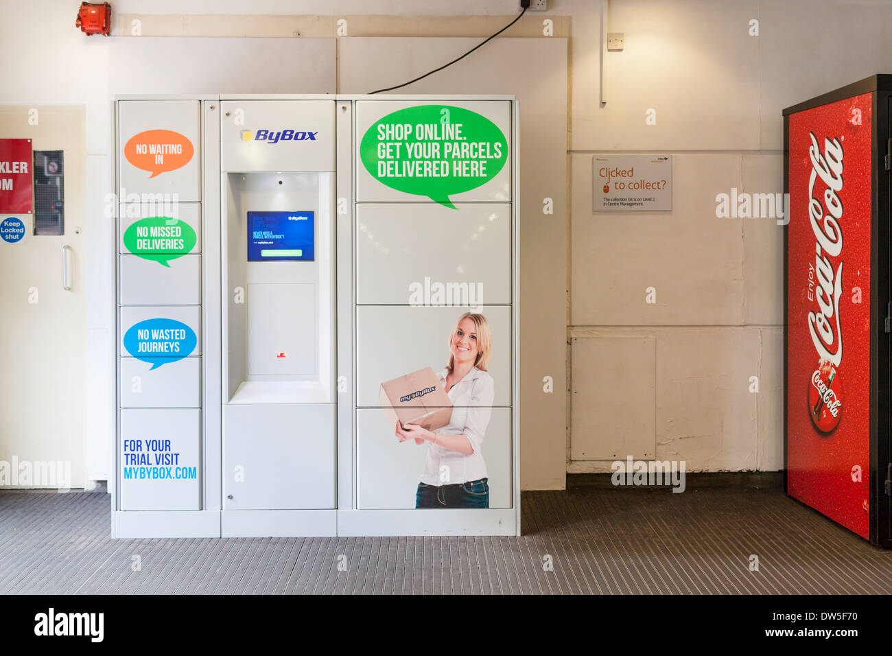 ByBox les casiers de stockage et de collecte de colis, Nottingham, England, UK Banque D'Images