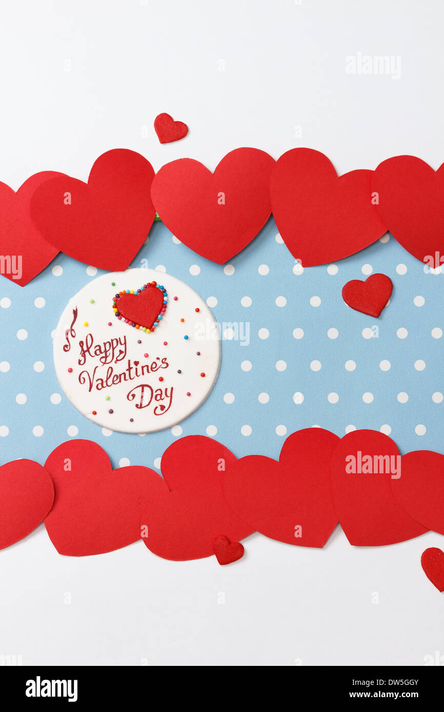 Valentine's day love message, Handmade, isolé sur fond bleu à pois blancs (pois) avec marges blanches Banque D'Images