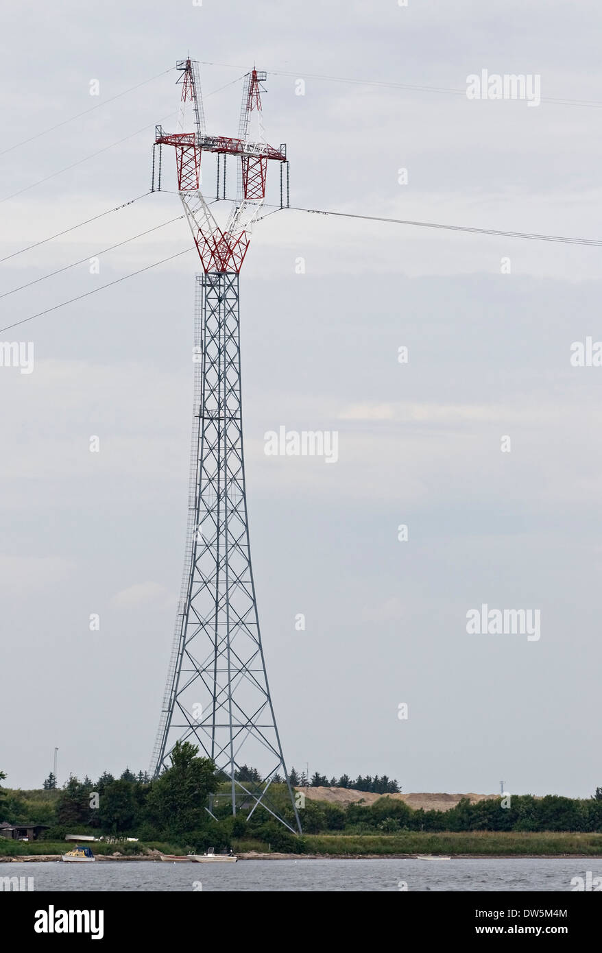 La tour de transmission de puissance, vue de dessous Banque D'Images