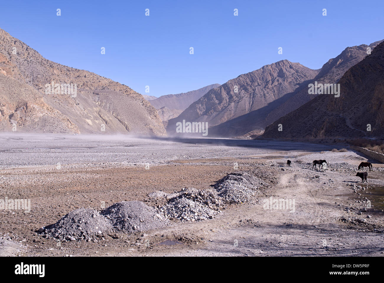 Près de la rivière Kali Gandaki Jomsom village Banque D'Images