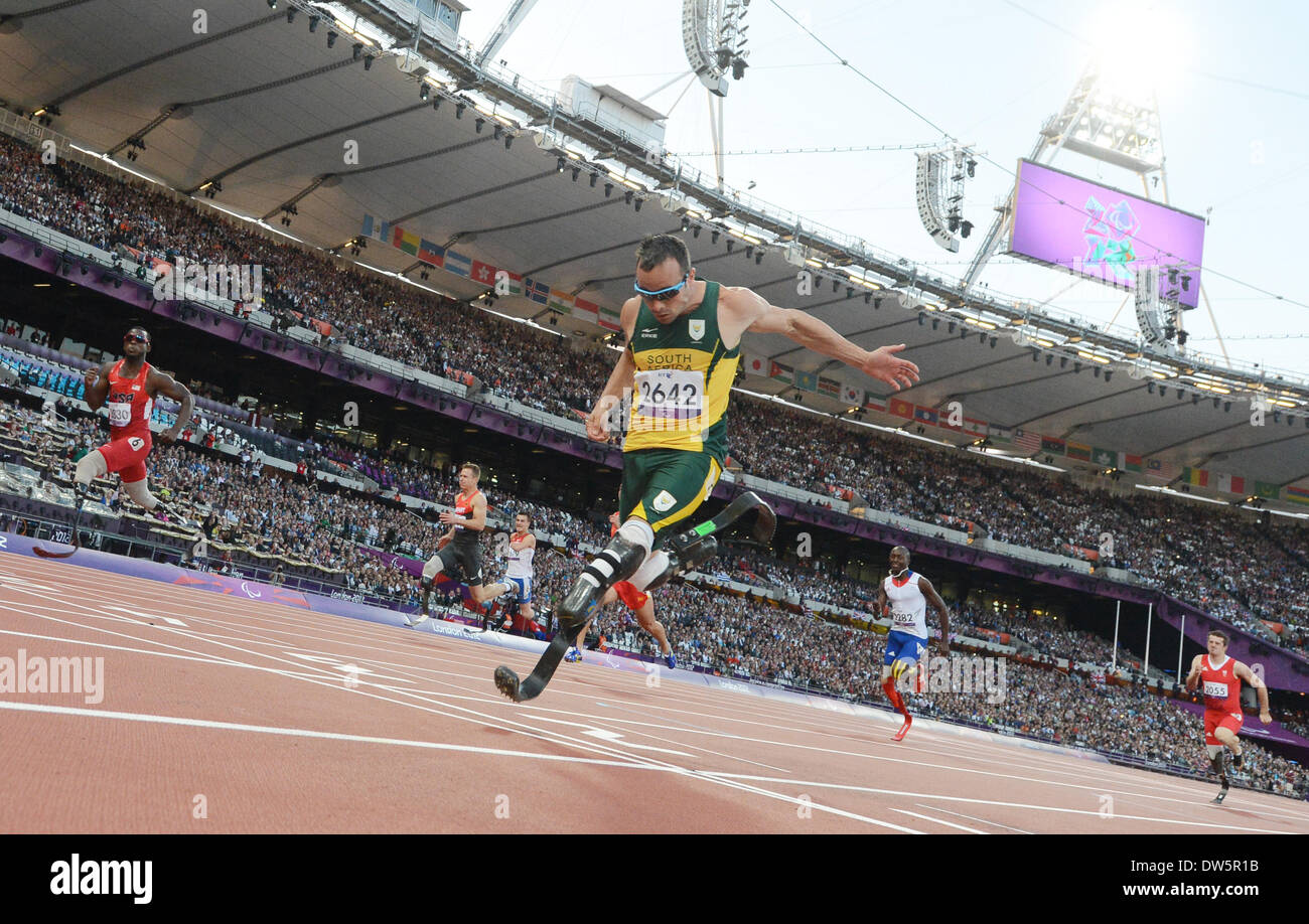 Oscar Pistorius d'Afrique du Sud au cours de la concurrence le 100 m - T44 série 1 au Stade olympique durant les Jeux Paralympiques de 2012 à Londres, Londres, Grande-Bretagne, 05 septembre 2012. Photo : Julian Stratenschulte dpa Banque D'Images