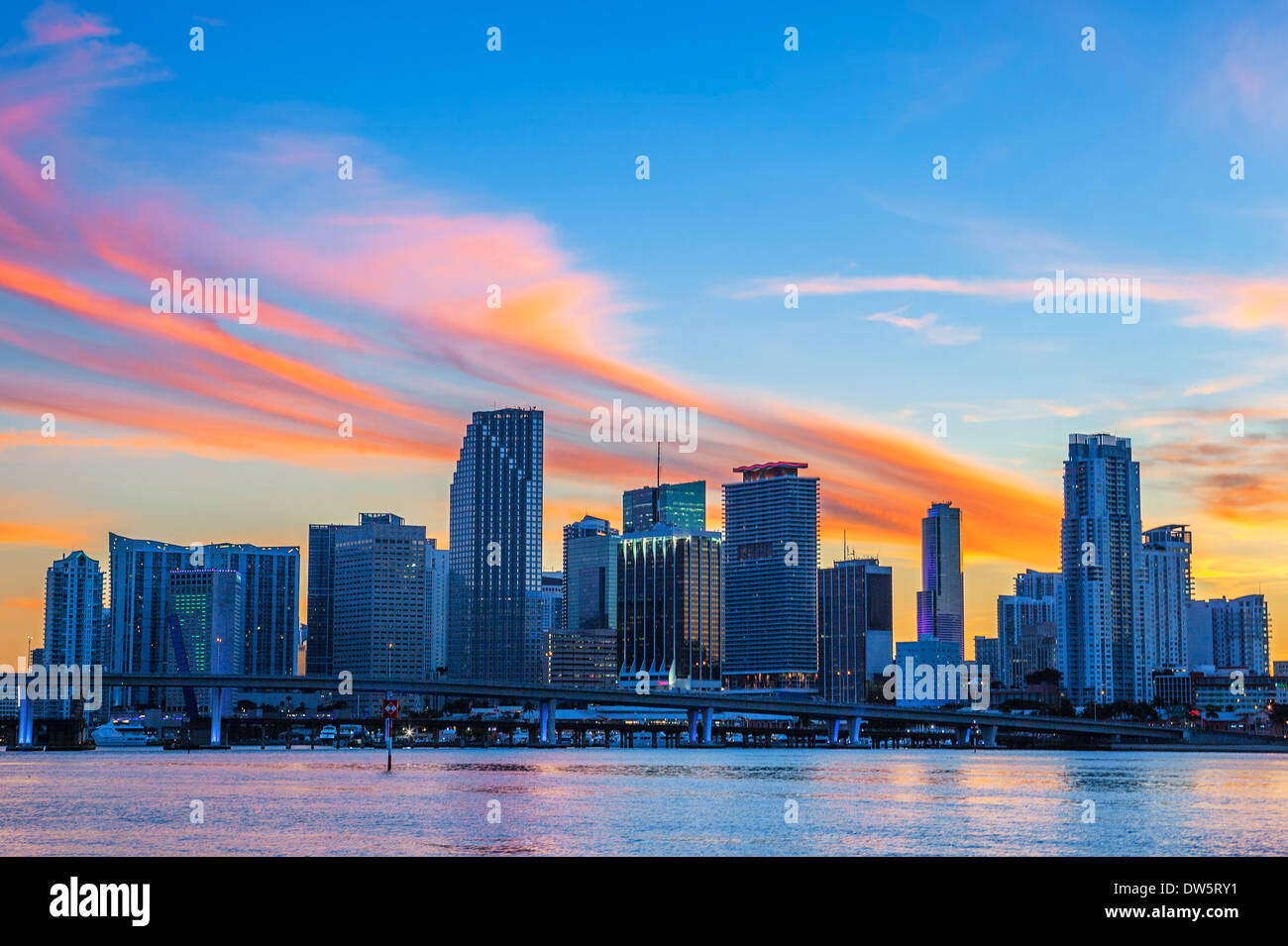 Ville de Miami en Floride, USA, coucher du soleil d'été Banque D'Images