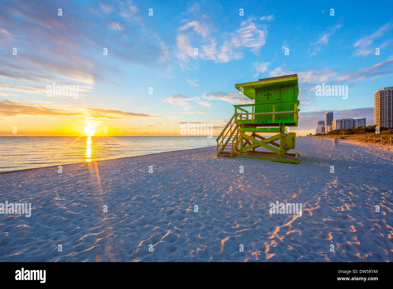 Célèbre South Beach Miami sunrise avec lifeguard tower Banque D'Images