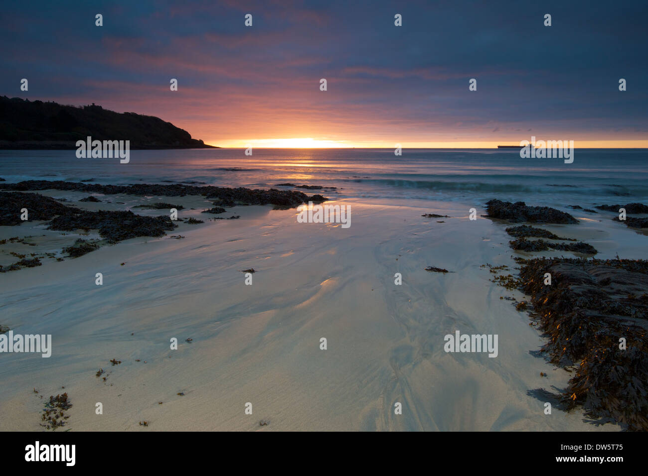 Lever du soleil au château de plage à Falmouth Banque D'Images