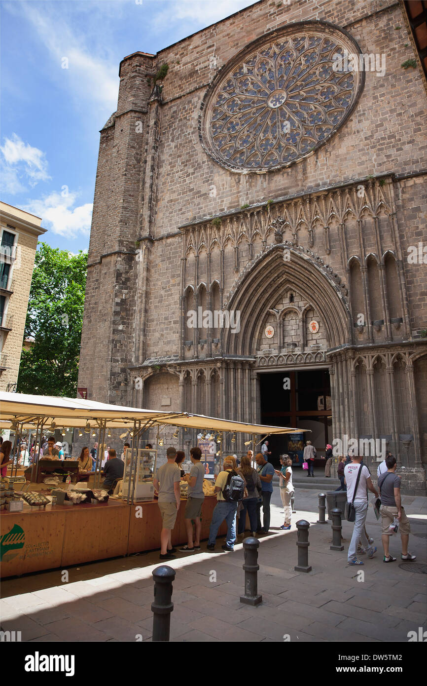 Espagne, Catalogne, Barcelone, l'Art et marché de producteurs dans la Placa del Pi à côté de l'église Santa Maria del Pi. Banque D'Images