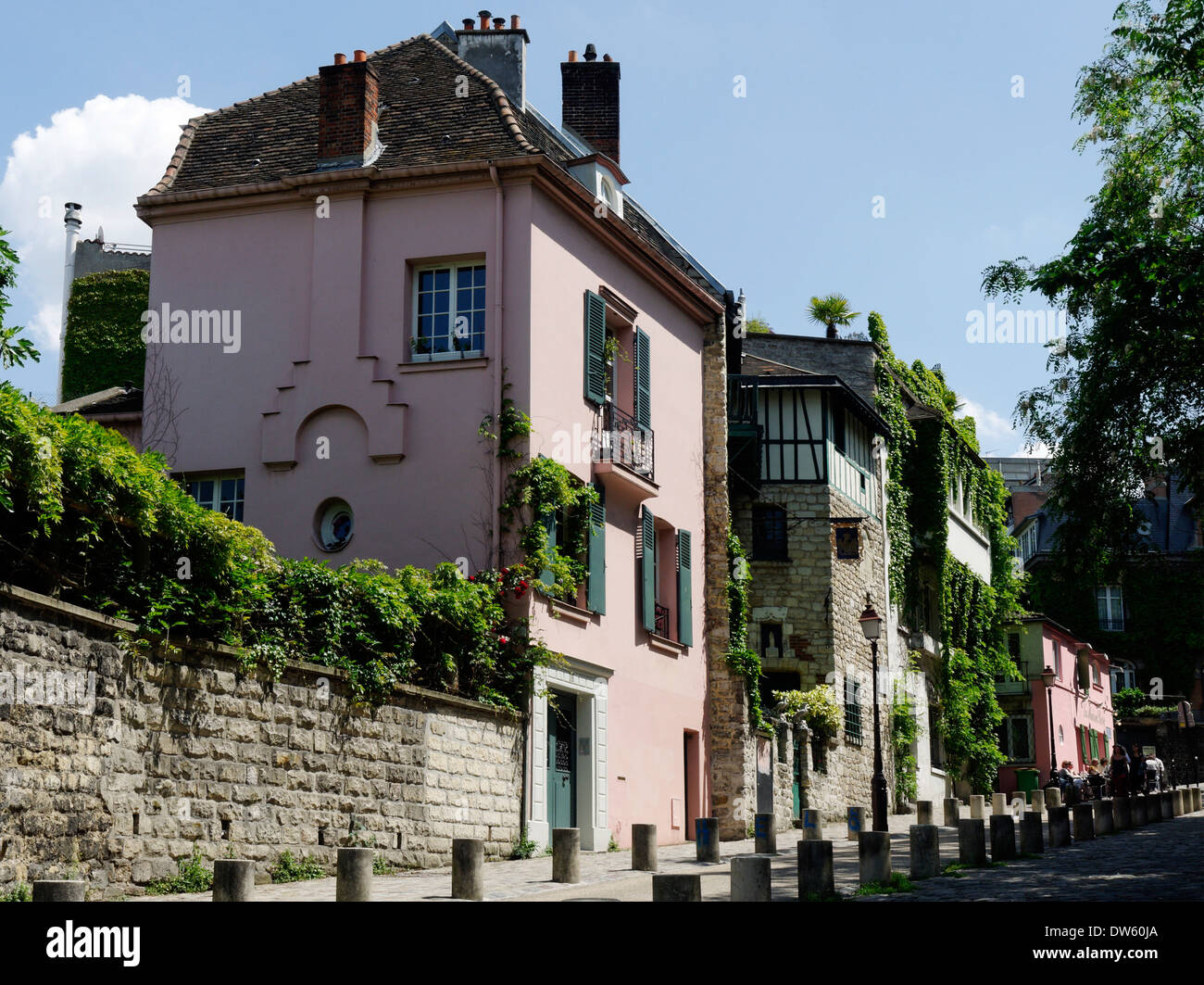 Pittoresque Rue de l'Abreuvoir à Montmartre, Paris Banque D'Images