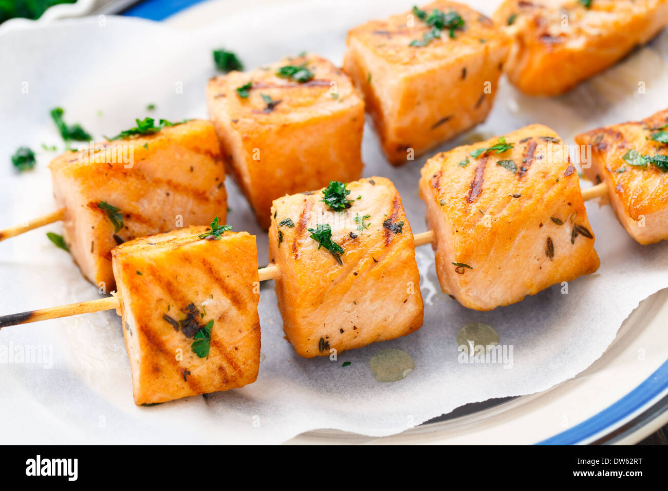 Brochette de saumon Banque de photographies et d’images à haute ... Brochette de saumon Banque de photographies et d’images à haute ...