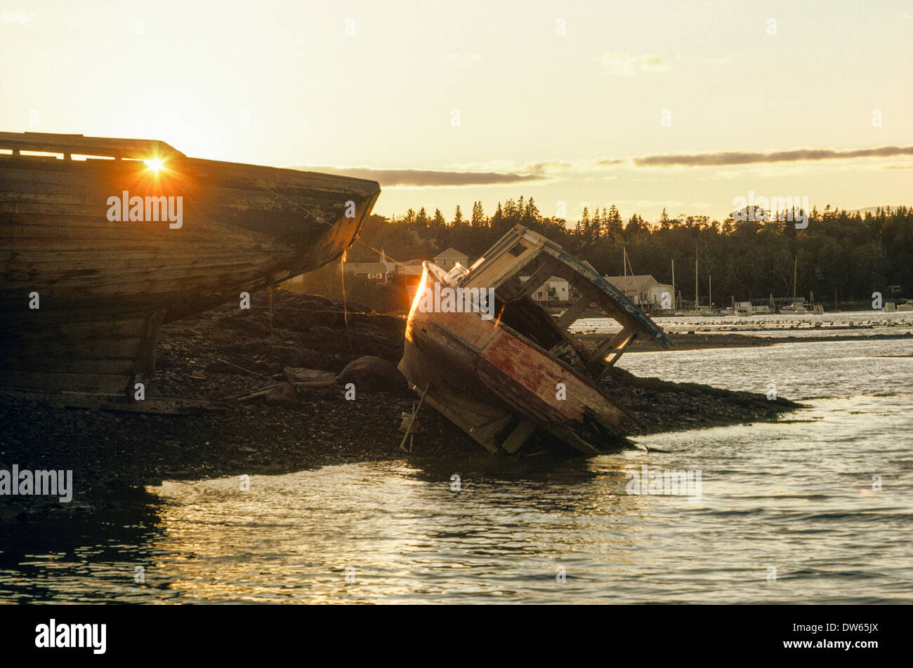 Coucher du soleil Maine bateaux de pêche du port de voile Banque D'Images