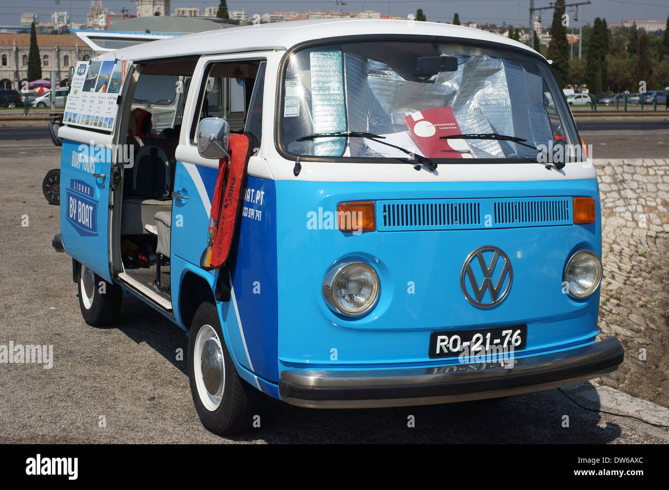 Volkswagen transporter type 2 Banque de photographies et d'images à haute  résolution - Alamy