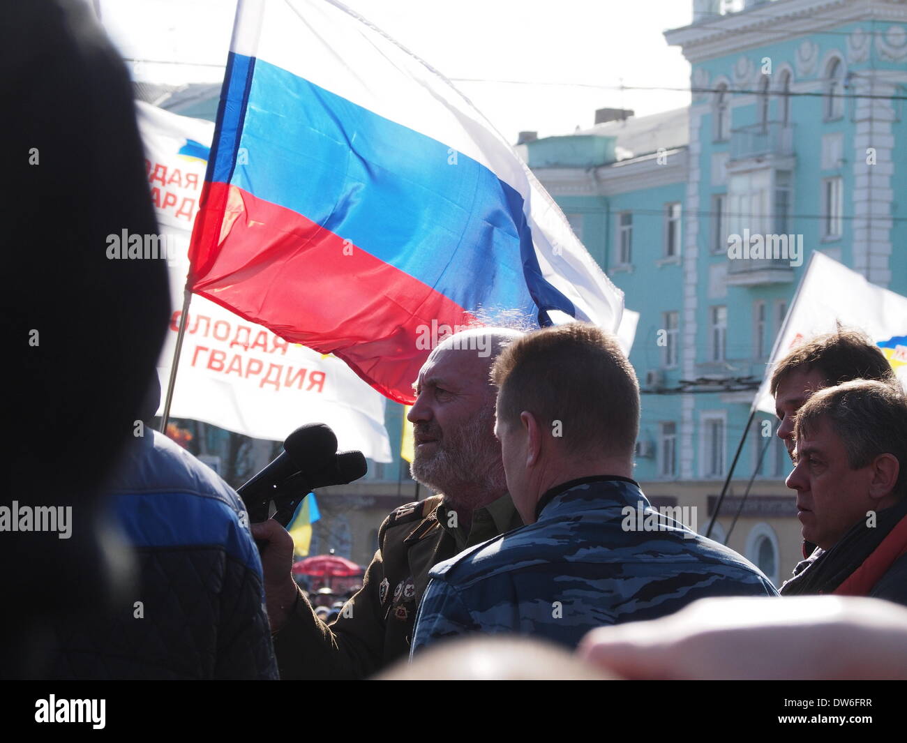 Lugansk, Ukraine. 1er mars 2014. Les partisans de l'ancien régime rally 'contre l'anarchie et le désordre" à Kiev, Ukraine. Le rallye s'est vite transformé pour soutenir l'occupation russe de la Crimée Crédit : Igor Golovnov/Alamy Live News Banque D'Images