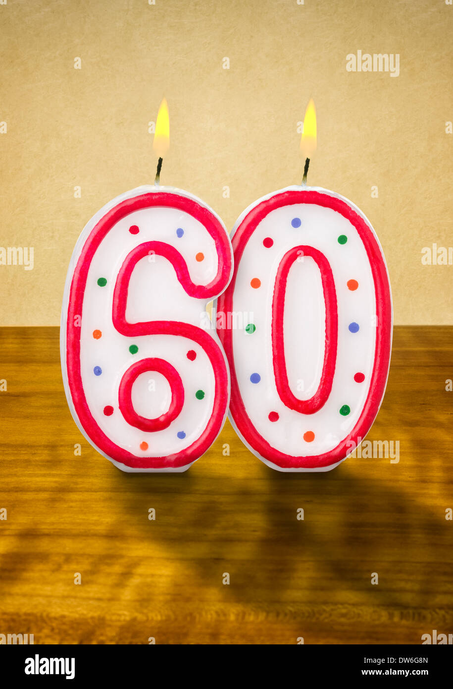 Brûler des bougies d'anniversaire numéro 60 Banque D'Images