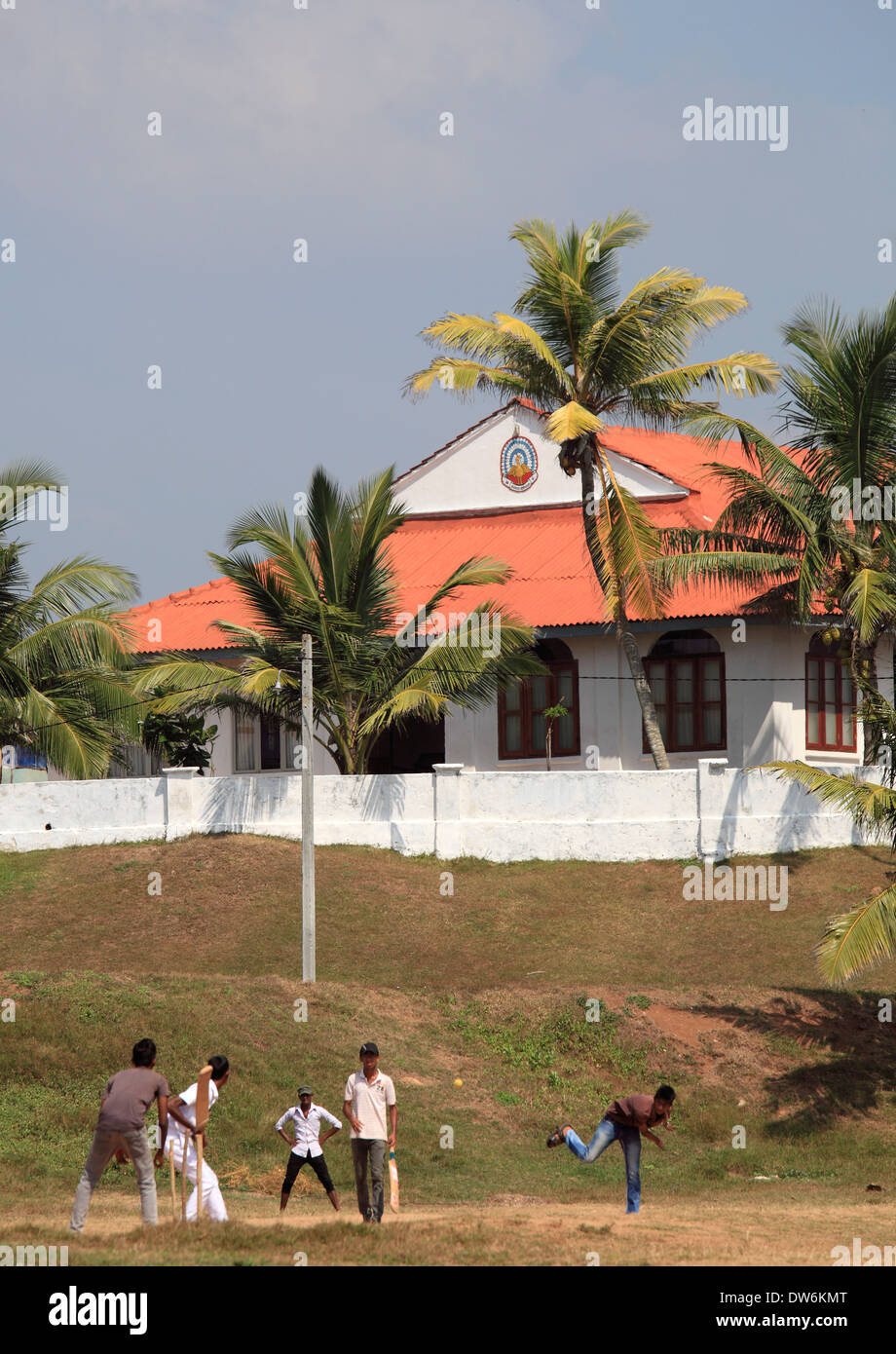 Sri Lanka, Galle, les garçons à jouer au cricket, Banque D'Images