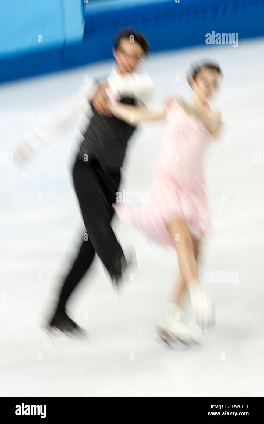 Alexandra Paul et Mitchell Islam(CAN) d'effectuer dans le programme court de danse sur glace aux Jeux Olympiques d'hiver de Sotchi, Russie, 2014 Banque D'Images