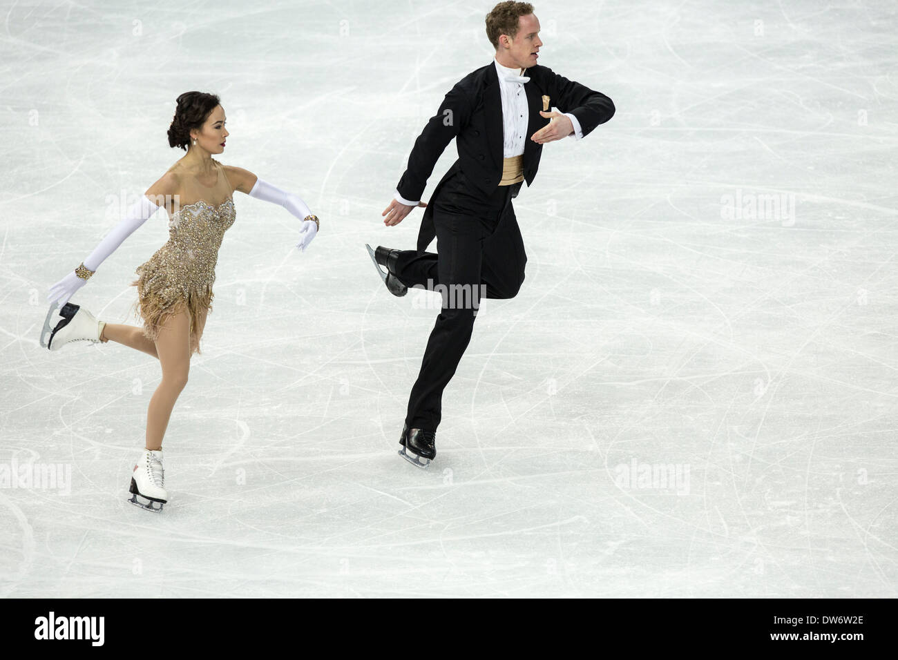 Madison caler et Evan Bates (USA) dans le programme court de danse sur glace aux Jeux Olympiques d'hiver de Sotchi, Russie, 2014 Banque D'Images
