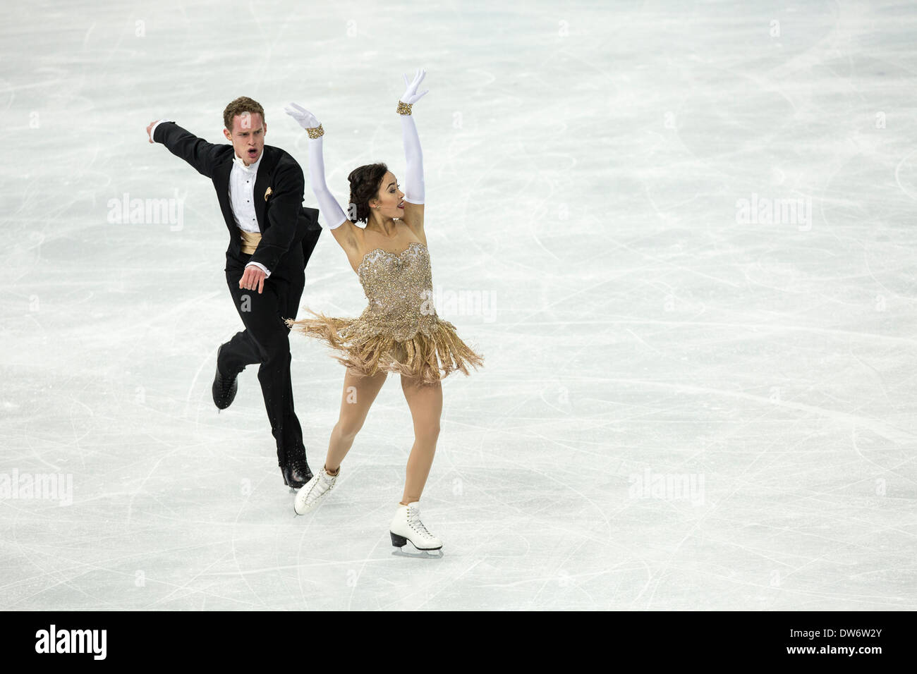 Madison caler et Evan Bates (USA) dans le programme court de danse sur glace aux Jeux Olympiques d'hiver de Sotchi, Russie, 2014 Banque D'Images