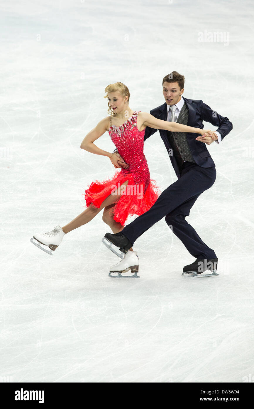 Ekaterina Bobrova et Dmitri Soloviev (RUS) dans le programme court de danse sur glace aux Jeux Olympiques d'hiver, Sotchi, Russie Banque D'Images