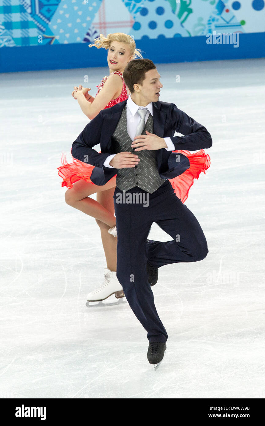 Ekaterina Bobrova et Dmitri Soloviev (RUS) dans le programme court de danse sur glace aux Jeux Olympiques d'hiver, Sotchi, Russie Banque D'Images