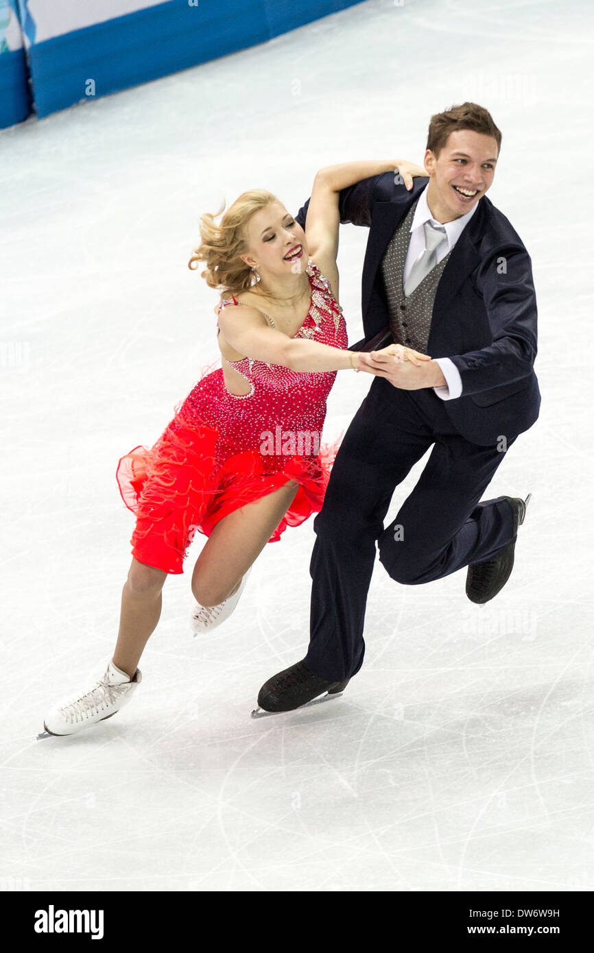 Ekaterina Bobrova et Dmitri Soloviev (RUS) dans le programme court de danse sur glace aux Jeux Olympiques d'hiver, Sotchi, Russie Banque D'Images