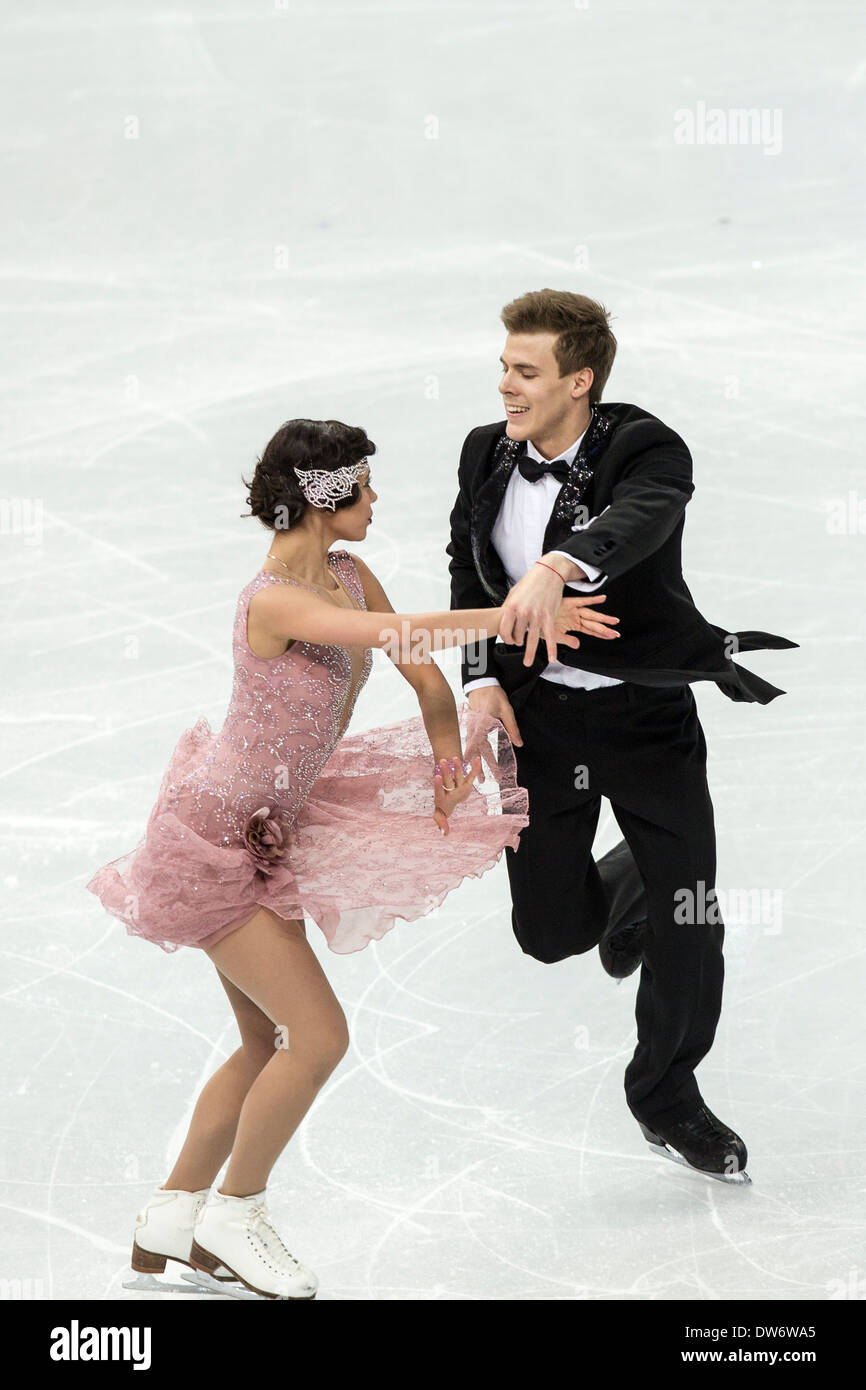 Elena Ilinykh et Nikita Katsalapov(RUS) dans le programme court de danse sur glace aux Jeux Olympiques d'hiver, Sotchi, Russie Banque D'Images