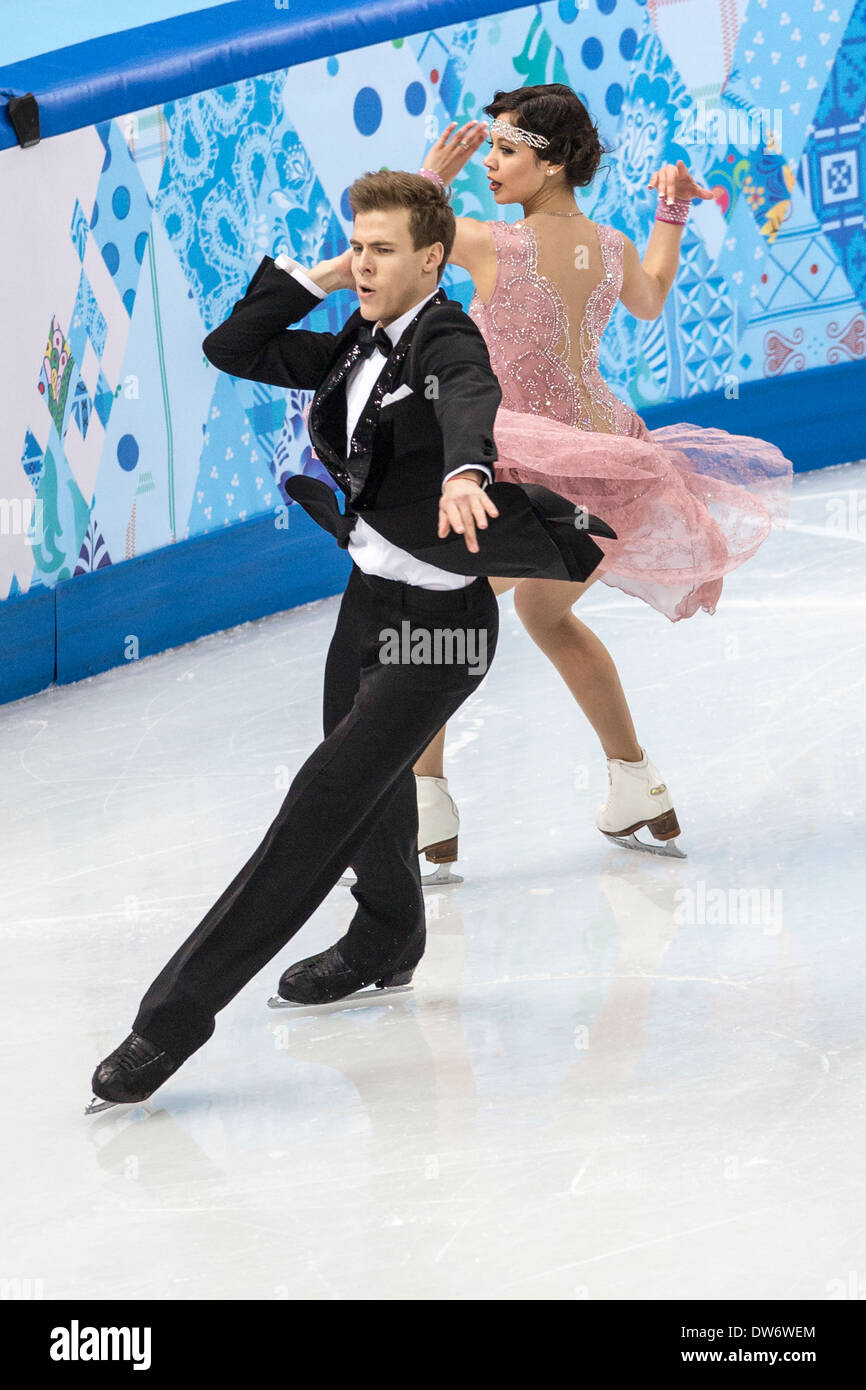 Elena Ilinykh et Nikita Katsalapov(RUS) dans le programme court de danse sur glace aux Jeux Olympiques d'hiver, Sotchi, Russie Banque D'Images