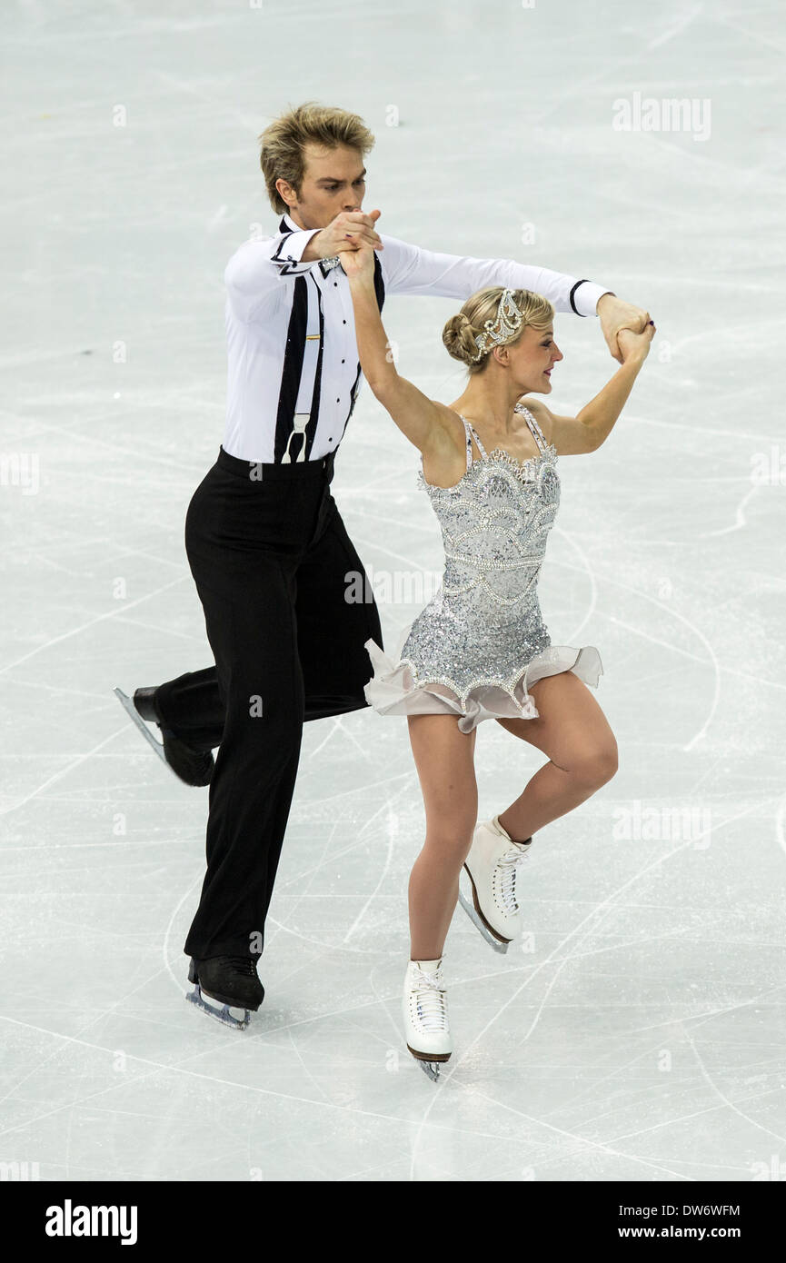 Penny Coomes et Nicholas Buckland (GBR) l'exécution dans le programme court de danse sur glace aux Jeux Olympiques d'hiver, Sotchi, Russie Banque D'Images