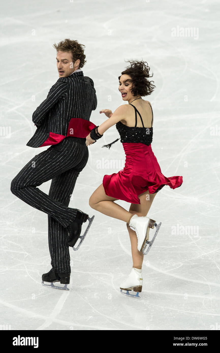 Nathalie Pechalat et Fabian Bourzat (FRA) L'exécution dans le programme court de danse sur glace aux Jeux Olympiques d'hiver, Sotchi, Russie Banque D'Images