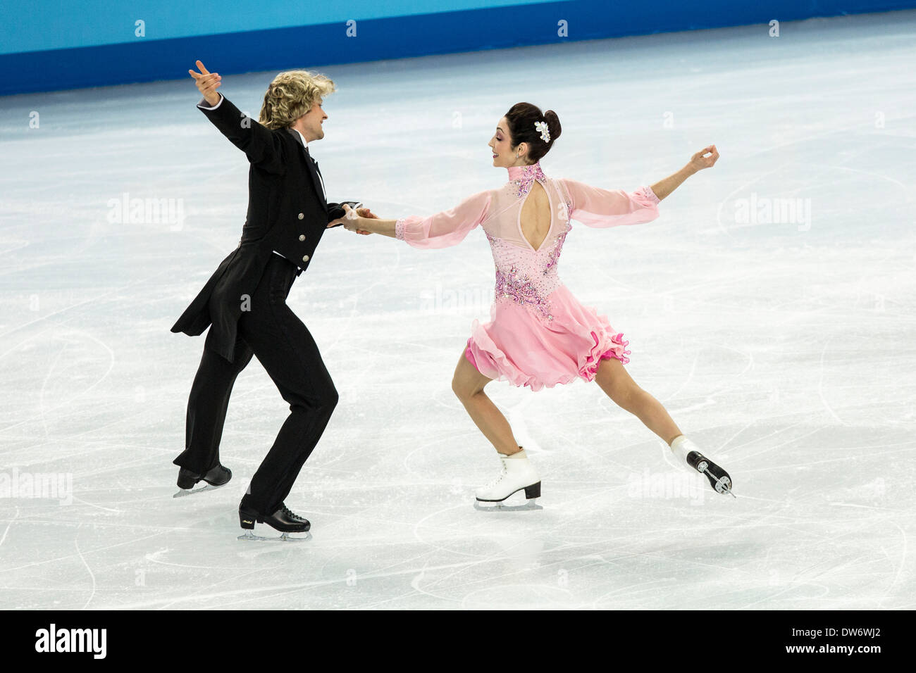 Meryl Davis et Charlie White (USA) dans le programme court de danse sur glace aux Jeux Olympiques d'hiver de Sotchi, Russie, 2014 Banque D'Images