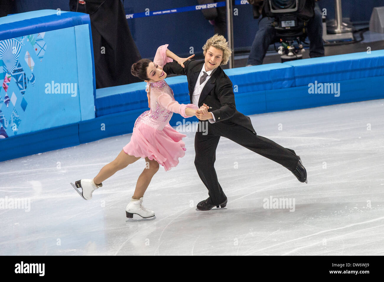 Meryl Davis et Charlie White (USA) dans le programme court de danse sur glace aux Jeux Olympiques d'hiver de Sotchi, Russie, 2014 Banque D'Images