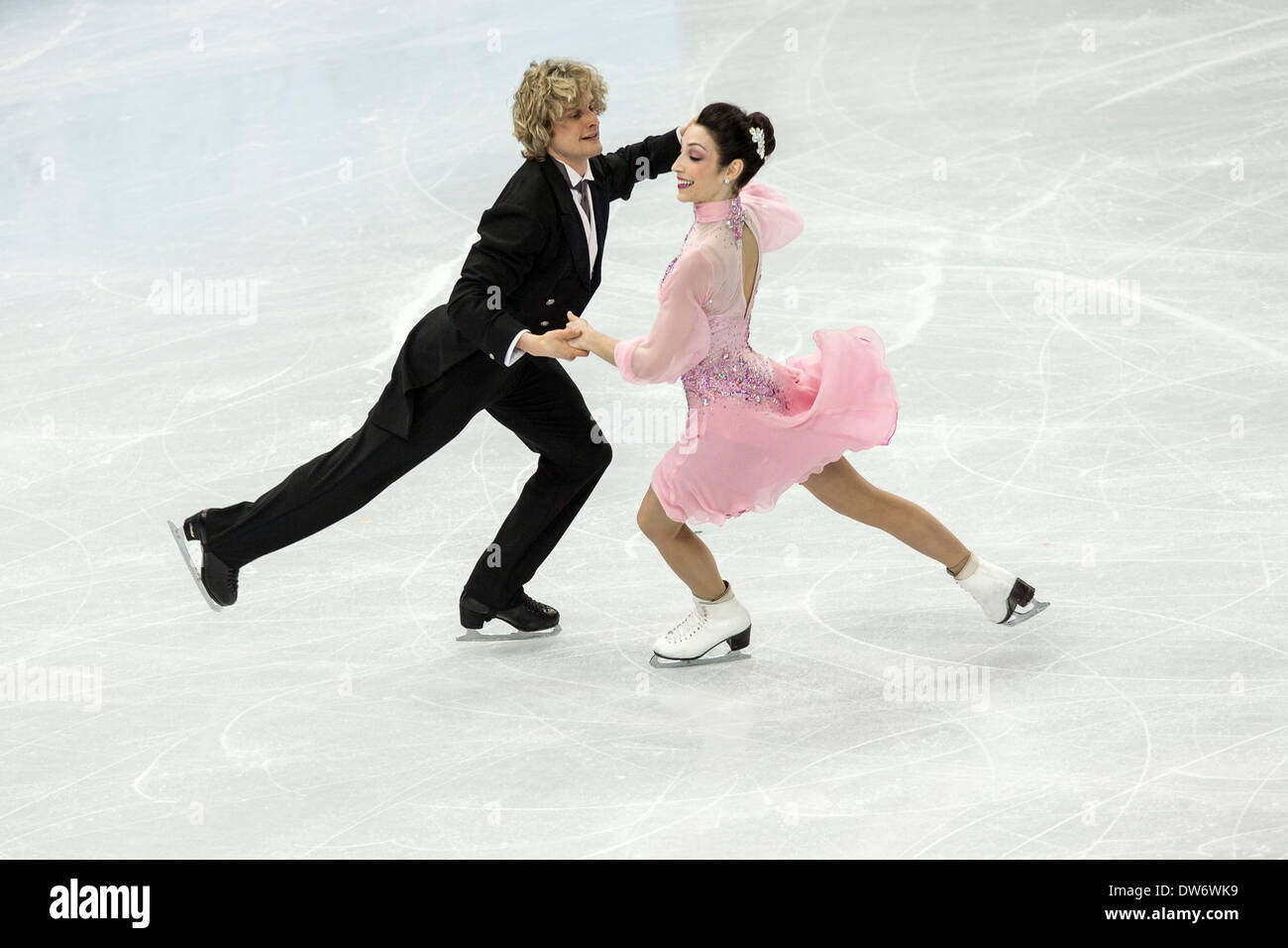 Meryl Davis et Charlie White (USA) dans le programme court de danse sur glace aux Jeux Olympiques d'hiver de Sotchi, Russie, 2014 Banque D'Images