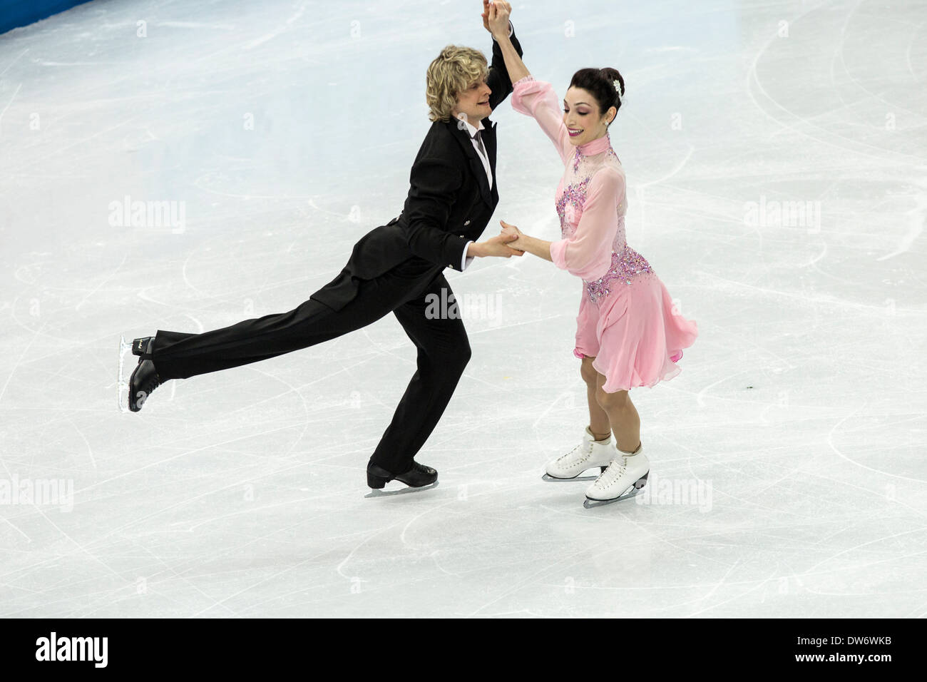 Meryl Davis et Charlie White (USA) dans le programme court de danse sur glace aux Jeux Olympiques d'hiver de Sotchi, Russie, 2014 Banque D'Images