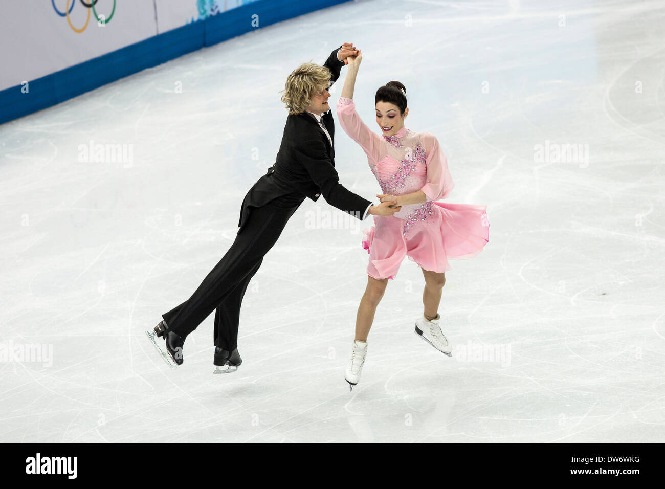 Meryl Davis et Charlie White (USA) dans le programme court de danse sur glace aux Jeux Olympiques d'hiver de Sotchi, Russie, 2014 Banque D'Images