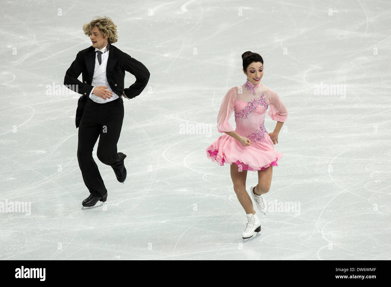 Meryl Davis et Charlie White (USA) dans le programme court de danse sur glace aux Jeux Olympiques d'hiver de Sotchi, Russie, 2014 Banque D'Images
