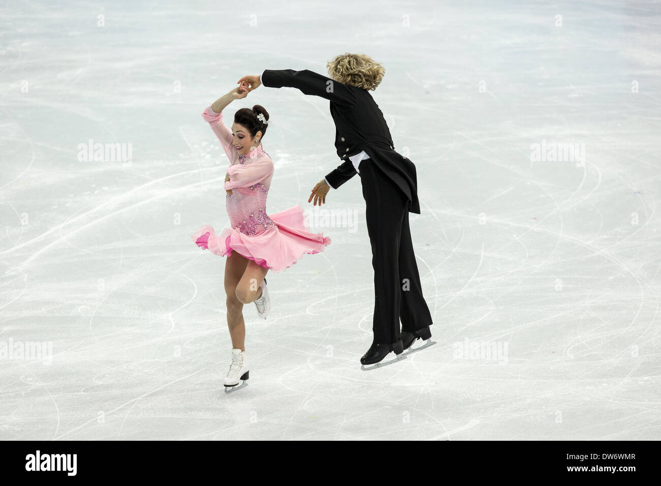 Meryl Davis et Charlie White (USA) dans le programme court de danse sur glace aux Jeux Olympiques d'hiver de Sotchi, Russie, 2014 Banque D'Images
