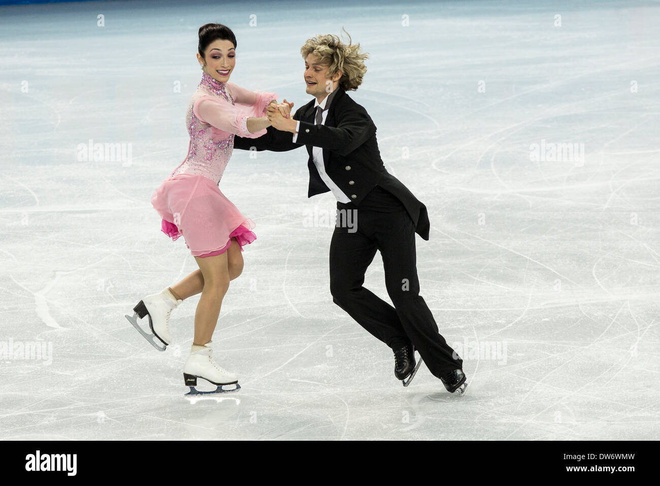 Meryl Davis et Charlie White (USA) dans le programme court de danse sur glace aux Jeux Olympiques d'hiver de Sotchi, Russie, 2014 Banque D'Images