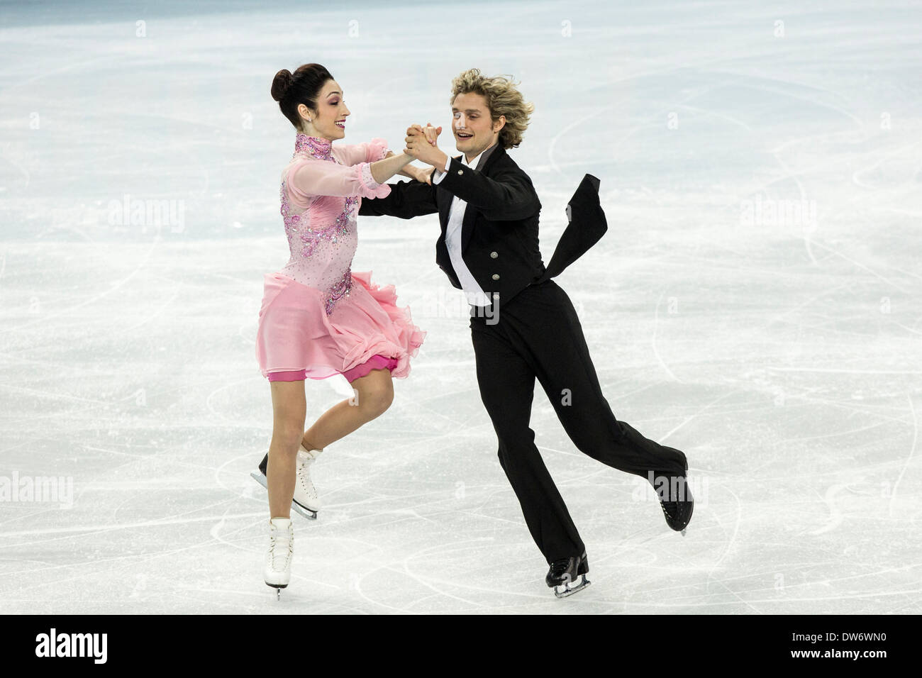 Meryl Davis et Charlie White (USA) dans le programme court de danse sur glace aux Jeux Olympiques d'hiver de Sotchi, Russie, 2014 Banque D'Images