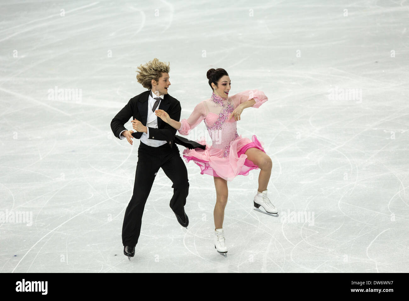 Meryl Davis et Charlie White (USA) dans le programme court de danse sur glace aux Jeux Olympiques d'hiver de Sotchi, Russie, 2014 Banque D'Images