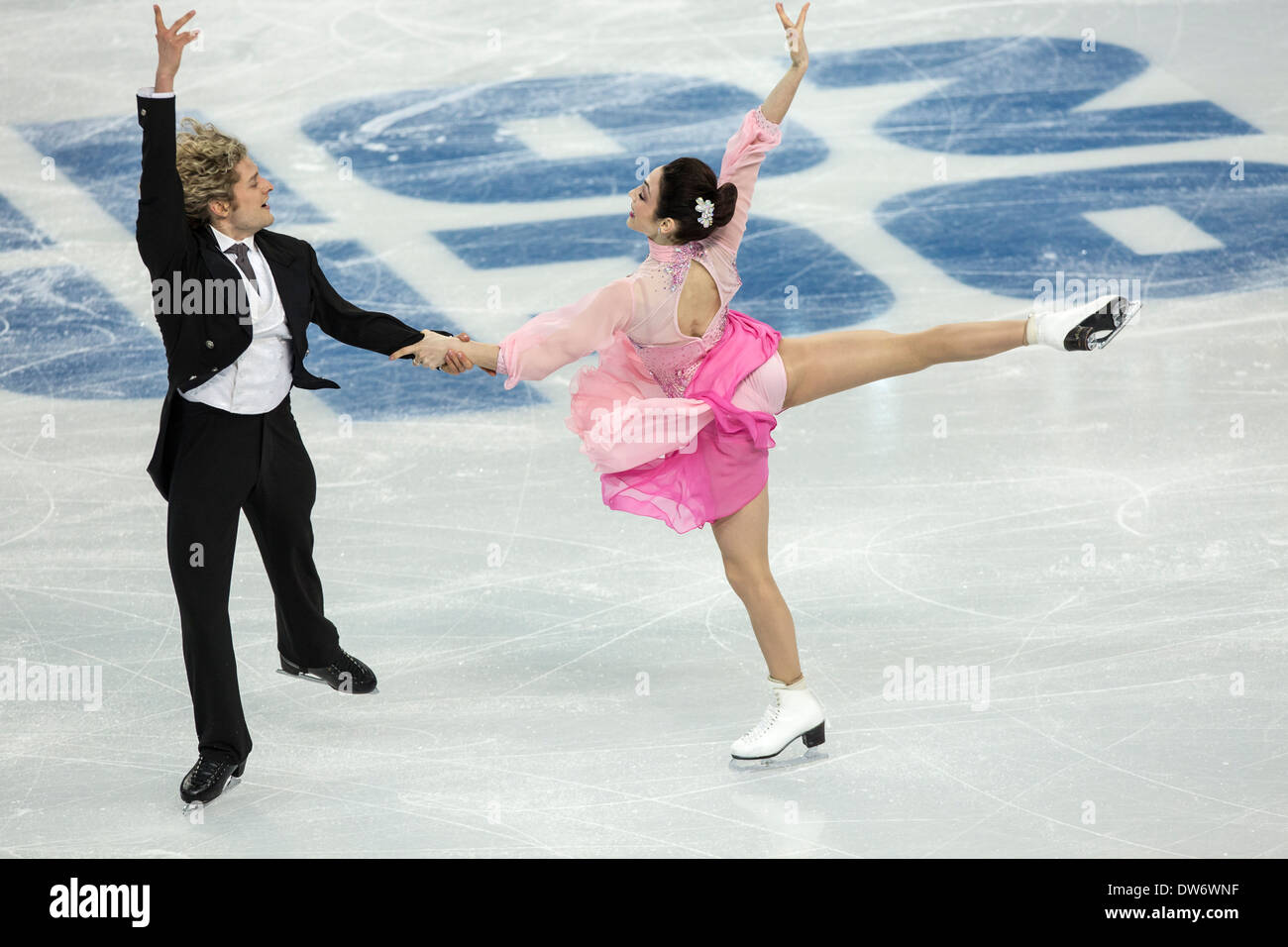 Meryl Davis et Charlie White (USA) dans le programme court de danse sur glace aux Jeux Olympiques d'hiver de Sotchi, Russie, 2014 Banque D'Images