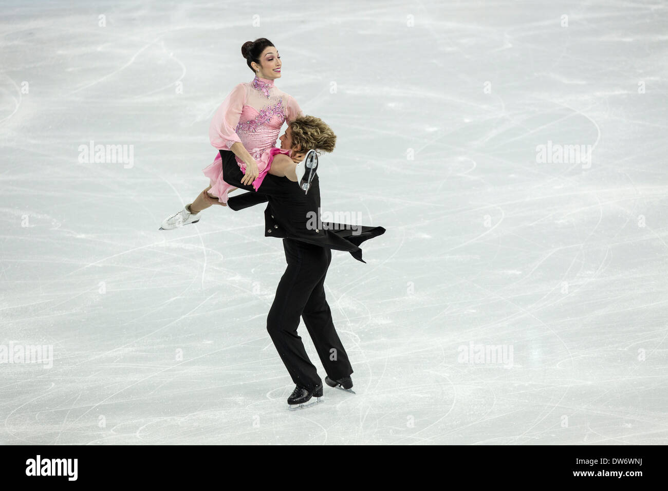 Meryl Davis et Charlie White (USA) dans le programme court de danse sur glace aux Jeux Olympiques d'hiver de Sotchi, Russie, 2014 Banque D'Images