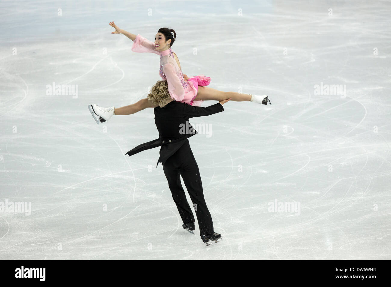 Meryl Davis et Charlie White (USA) dans le programme court de danse sur glace aux Jeux Olympiques d'hiver de Sotchi, Russie, 2014 Banque D'Images