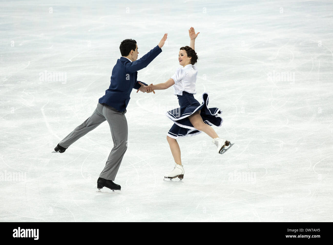 Anna Cappellini et Luca Lanotte (ITA) d'effectuer dans le programme court de danse sur glace aux Jeux Olympiques d'hiver de Sotchi, Russie, 2014 Banque D'Images