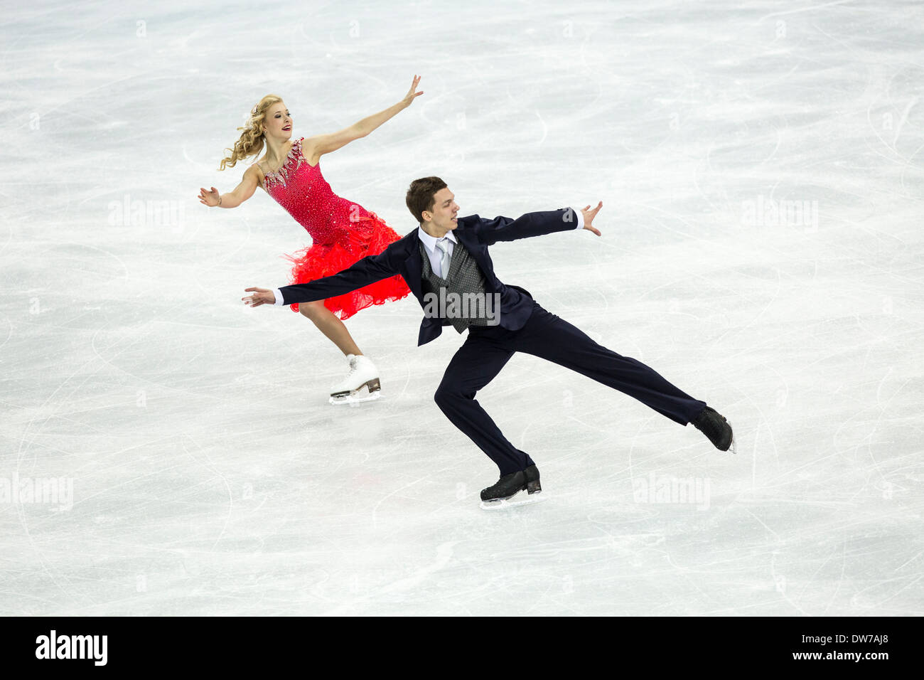 Ekaterina Bobrova et Dmitri Soloviev (RUS) dans le programme court de danse sur glace aux Jeux Olympiques d'hiver, Sotchi, Russie Banque D'Images