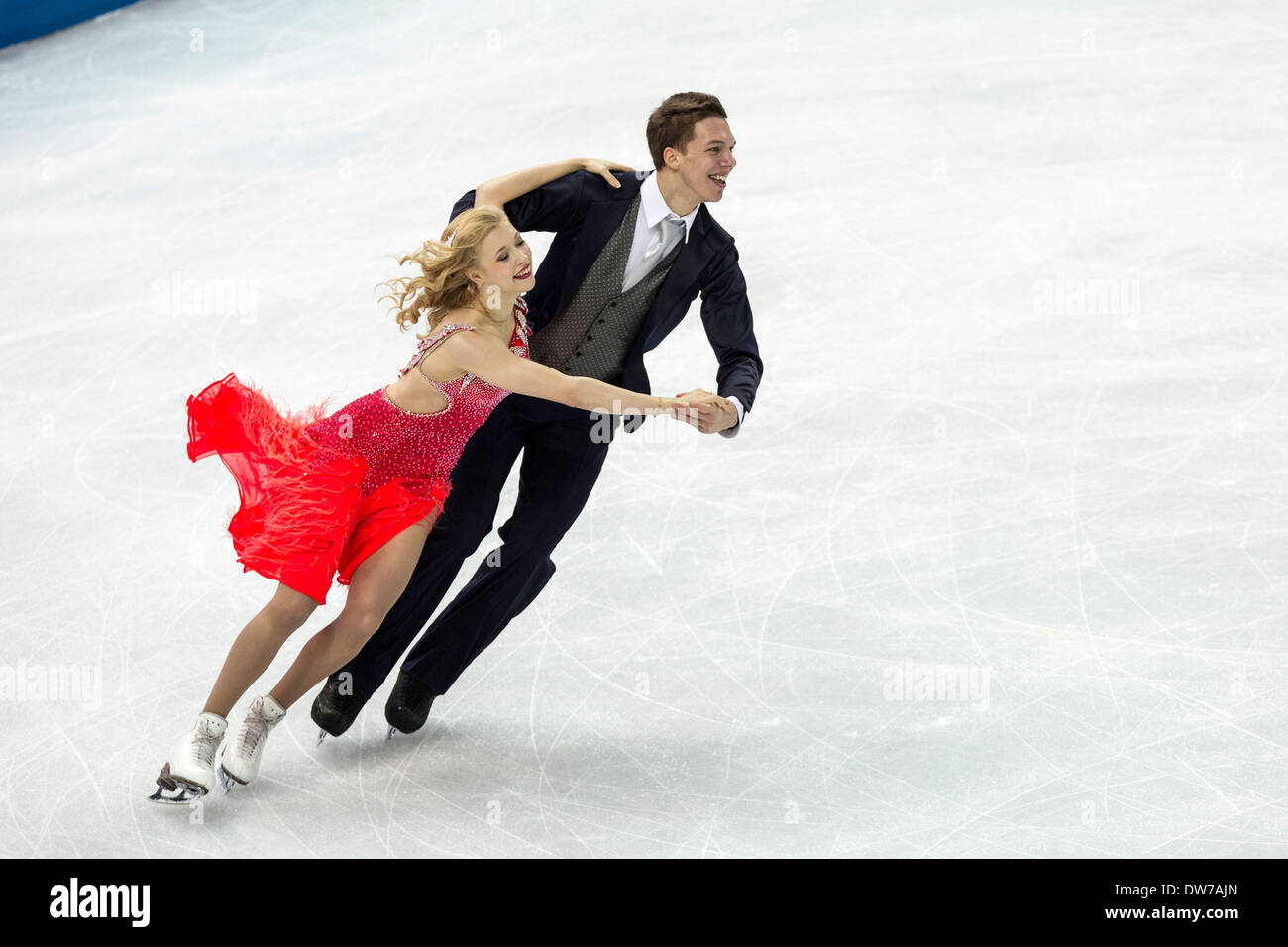 Ekaterina Bobrova et Dmitri Soloviev (RUS) dans le programme court de danse sur glace aux Jeux Olympiques d'hiver, Sotchi, Russie Banque D'Images