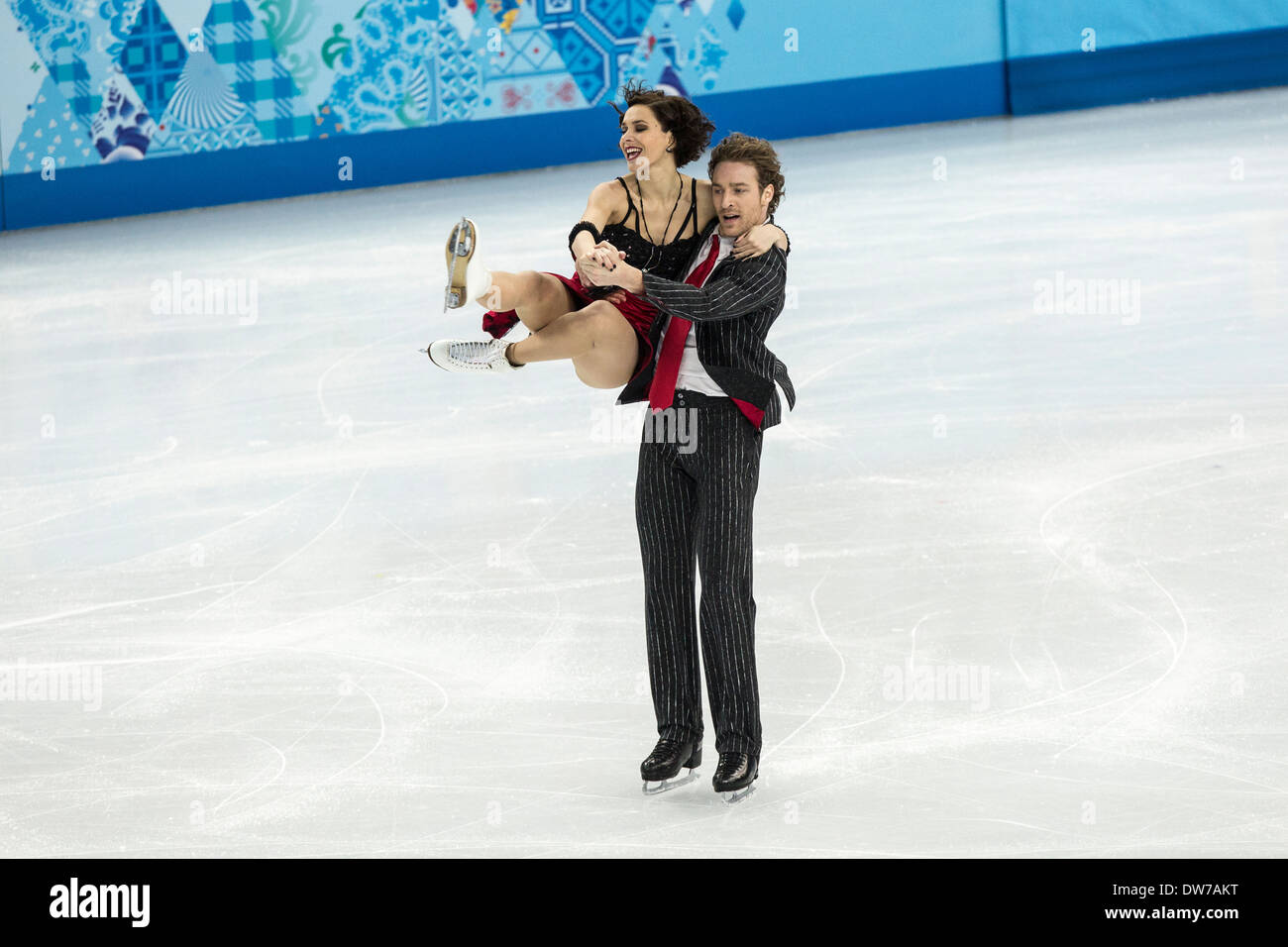 Nathalie Pechalat et Fabian Bourzat (FRA) L'exécution dans le programme court de danse sur glace aux Jeux Olympiques d'hiver, Sotchi, Russie Banque D'Images