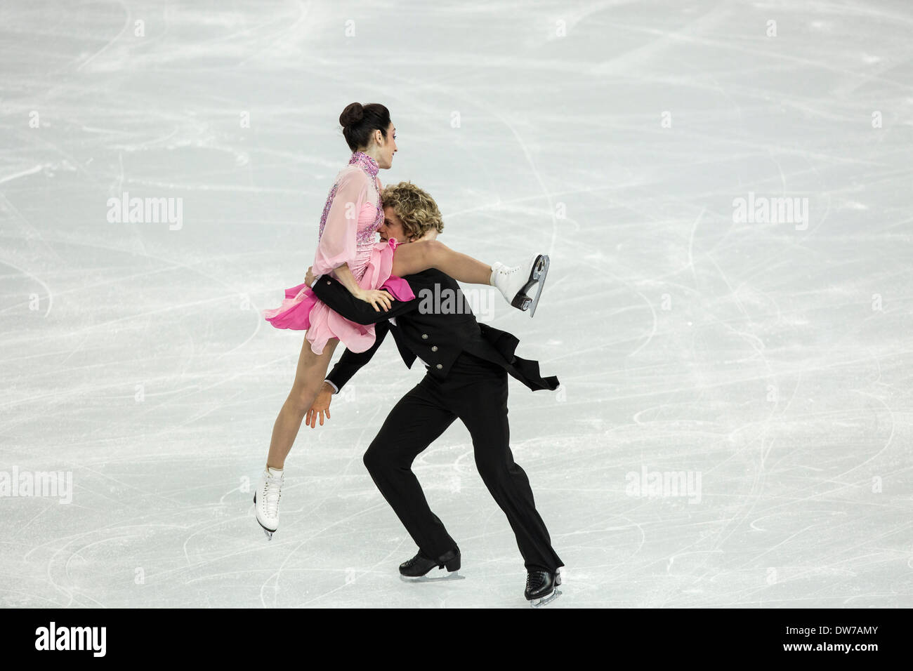 Meryl Davis et Charlie White (USA) dans le programme court de danse sur glace aux Jeux Olympiques d'hiver de Sotchi, Russie, 2014 Banque D'Images