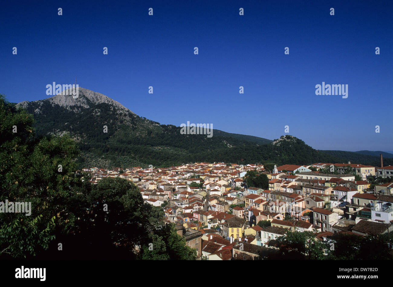 Grèce LESBOS Vue sur Ville d'Agiasos niché sous le mont Olympe Banque D'Images