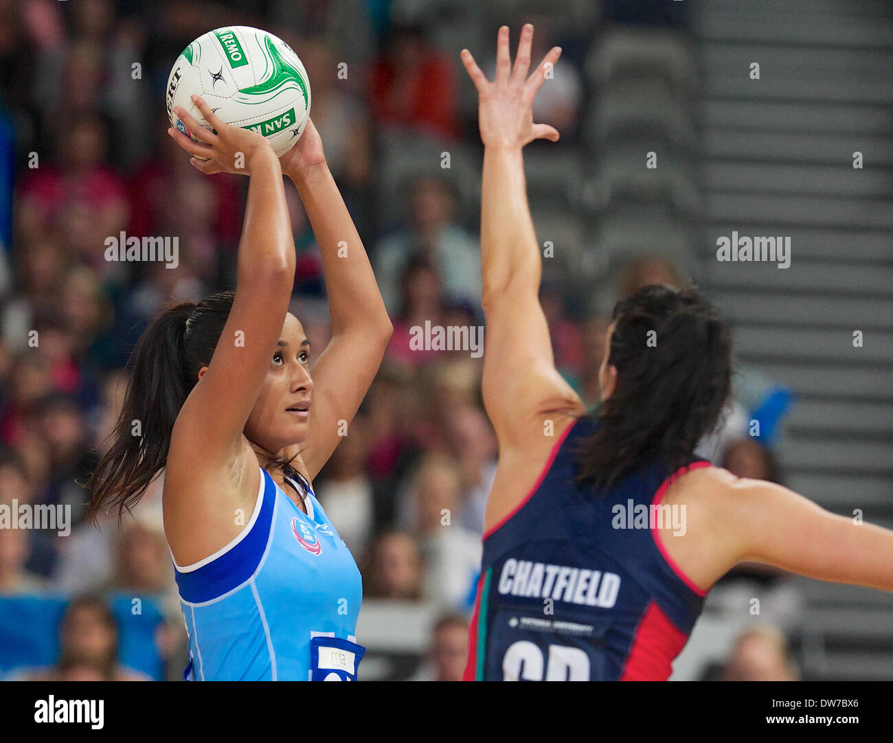 Melbourne, Victoria, Australie. 2 mars 2014. MARIA TUTAIA du nord de mystiques pousses pour but durant le match entre la Ronde 1 Melbourne Vixens v Northern mystiques à Hisense Arena, Melbourne, Victoria, Australie. Melbourne Vixens battre le nord de mystiques 58-34. (Crédit Image : © Tom Griffiths/ZUMAPRESS.com) Crédit : ZUMA Press, Inc./Alamy Live News Banque D'Images